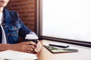 etudiant bureau caf