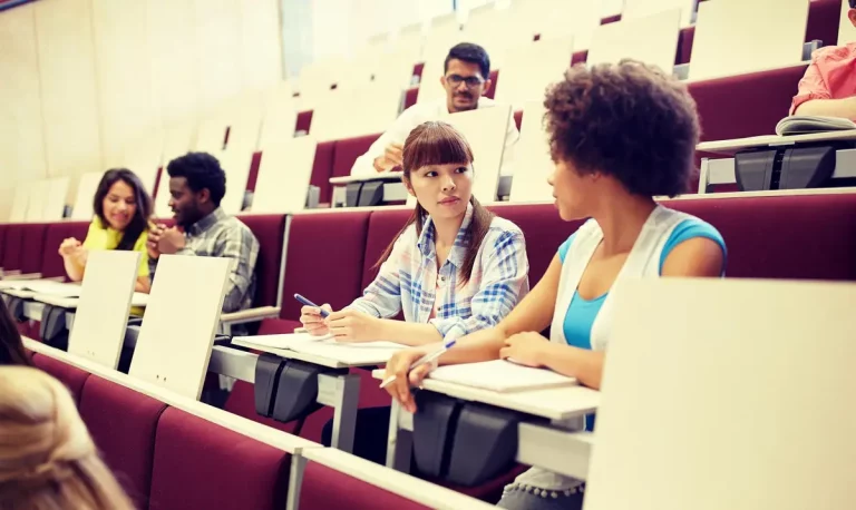 etudiants amphi universite