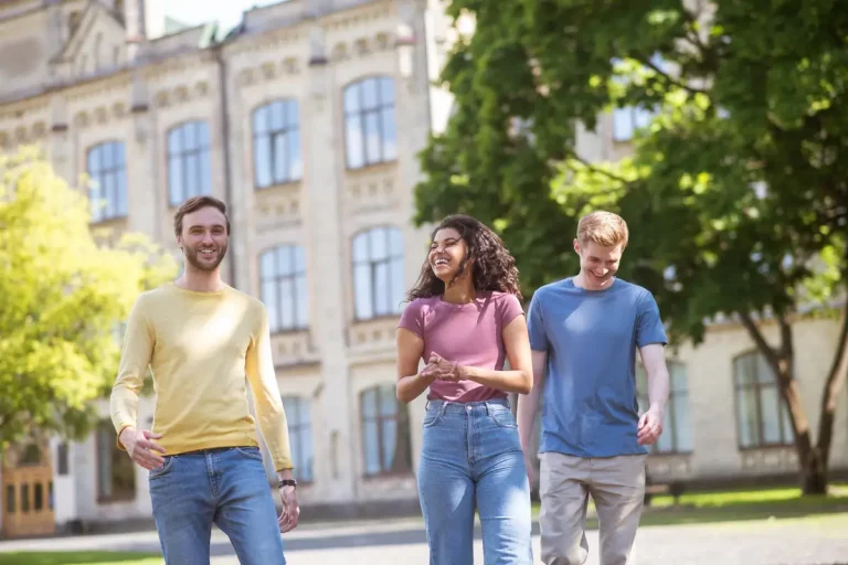 etudiants campus reims