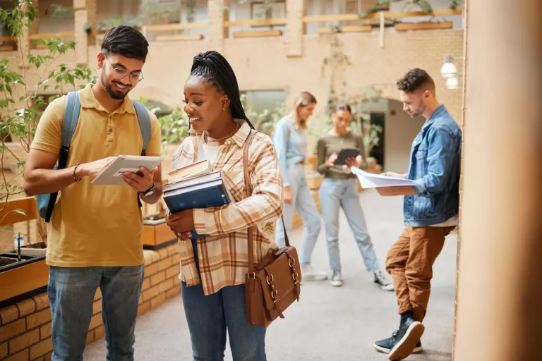 etudiants echange valises campus